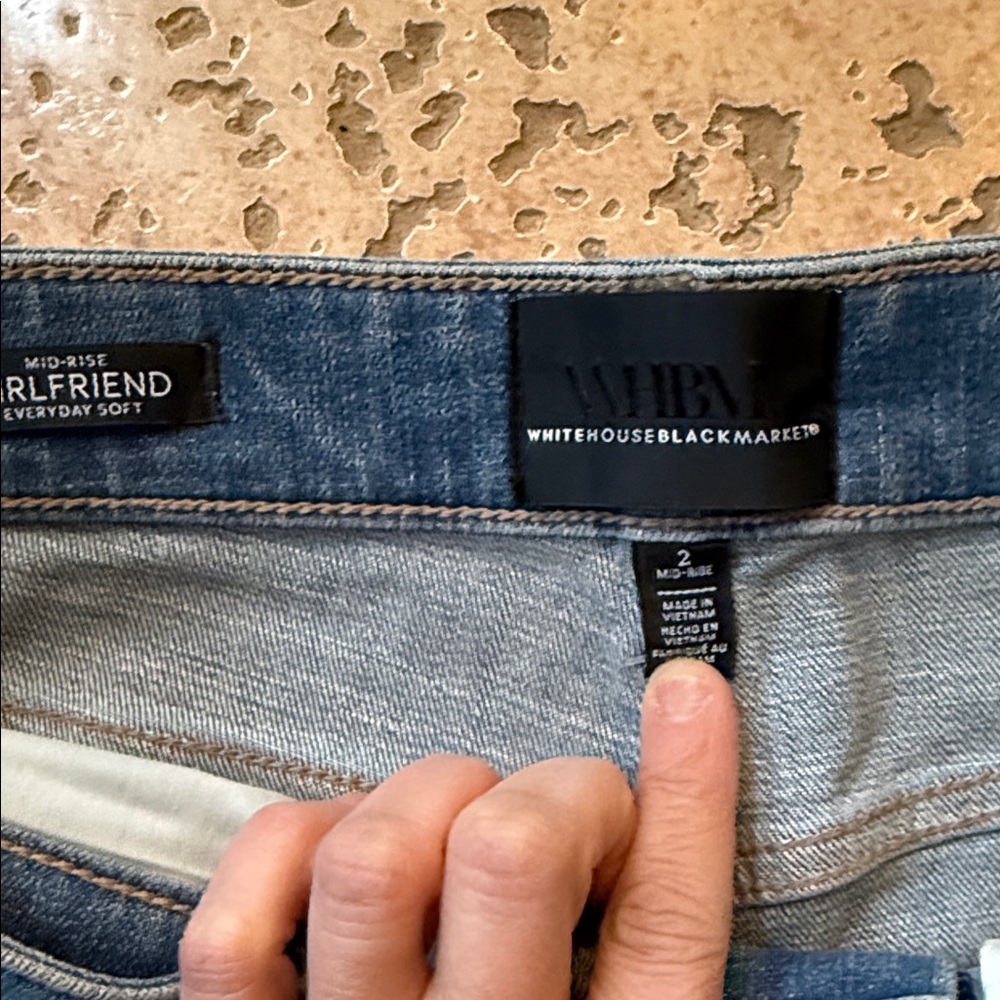 WHBM Mid Rise Girlfriend Everyday Soft Jean size 2  regular length - Picture 2 of 4